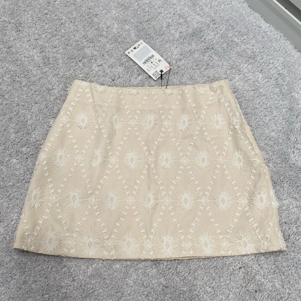 NWT Zara Cream Floral Embroidered A-Line Mini Skirt